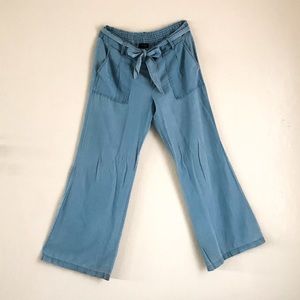 Light blue linen pants with pockets!